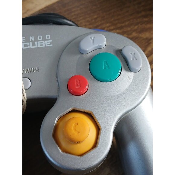 Nintendo GameCube Platinum Silver Console - W/ Cables, Controller & Memory Card - Picture 3 of 10